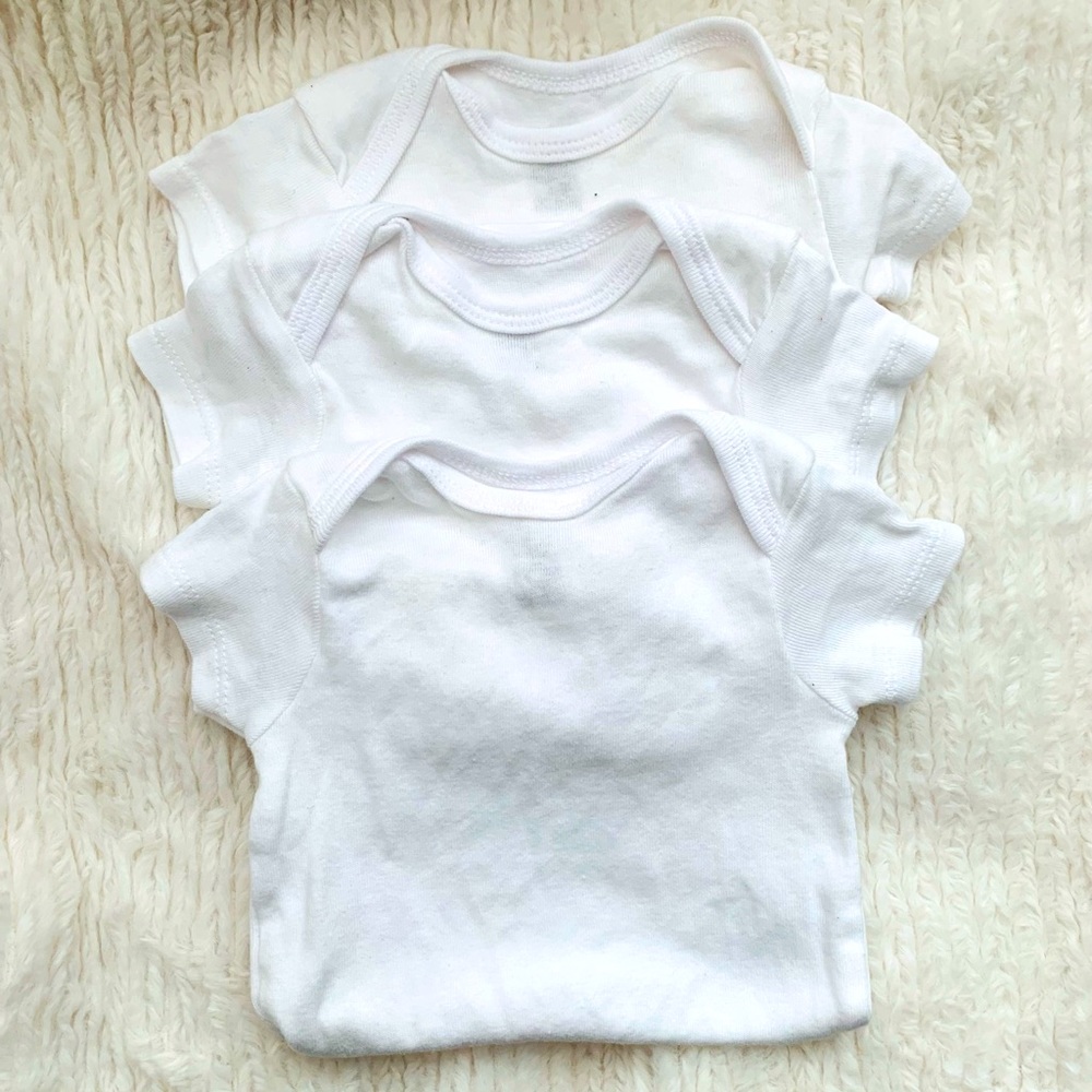0-3m white T’s